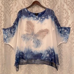 Blue and white top 🦋